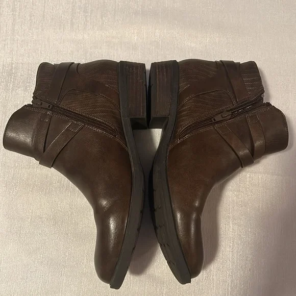 BareTraps Women’s Brown Ankle Booties w/ Design all along the side Size 8 - Picture 10 of 14